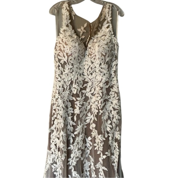 NWT Essence of Australia White Lace Elegant Wedding Dress Size 16 - Picture 2 of 9